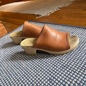 No. 6 Daria Mid Heel Clogs